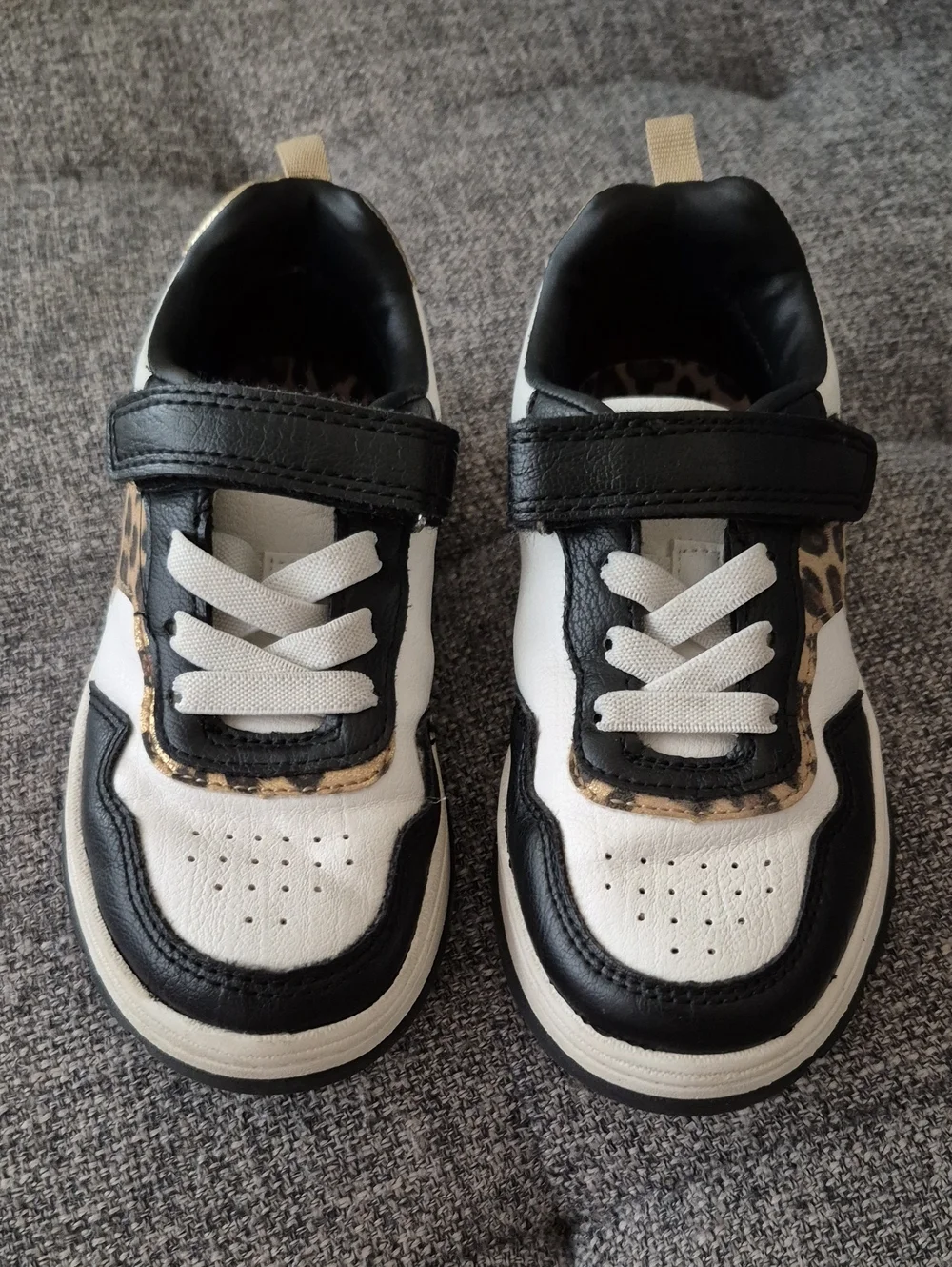 Oshkosh Velcro Girls Shoes Sz.11